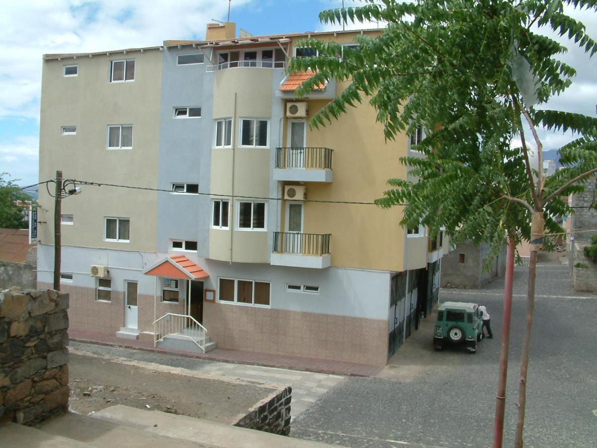 Отель Residencial Por Do Sol Порто-Ново Экстерьер фото