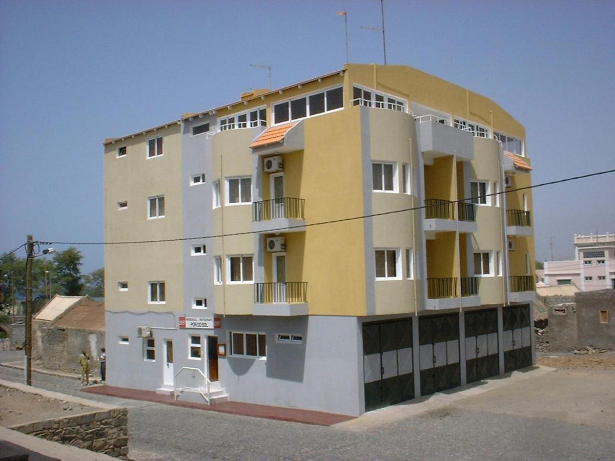Отель Residencial Por Do Sol Порто-Ново Экстерьер фото